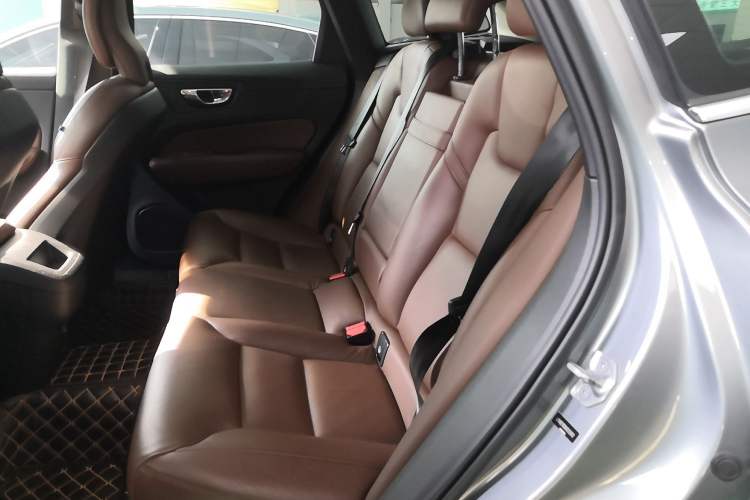 Used Volvo XC60 2019 T5 4x4 Smart & Dynamic Sport Edition China VI Standard
