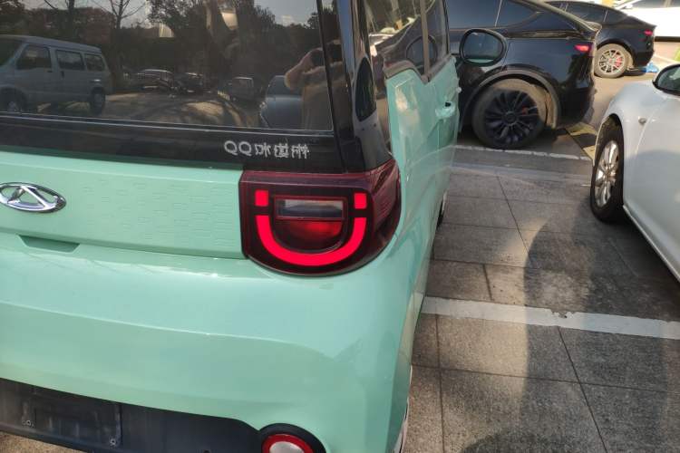 Used Chery QQ Ice Cream 2022 170km Sundae Phosphate Lithium-Ion
