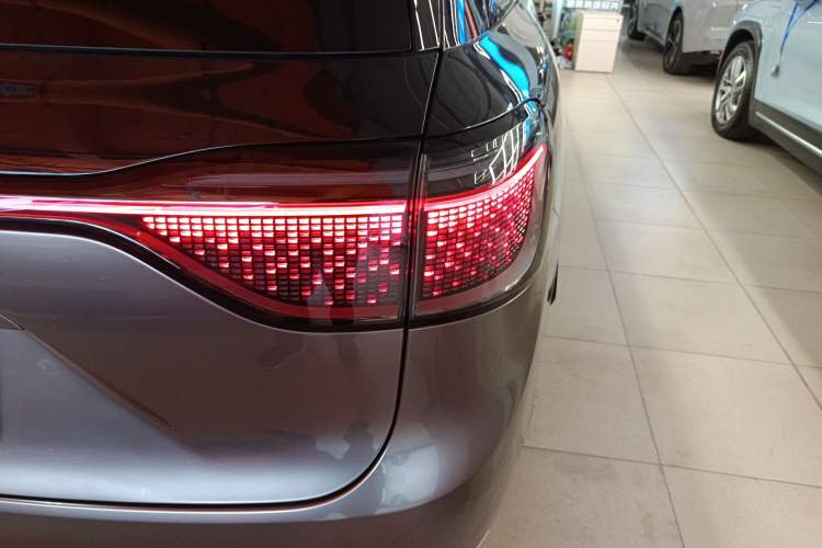 Used Hima AITO M9 2024 Range-Extended Ultra Version 42 kWh 6-Seater Model
