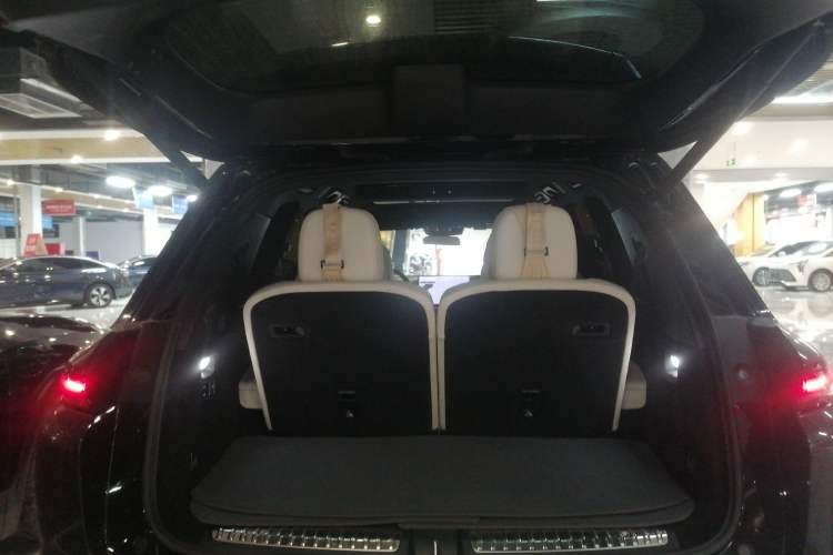 Used Li Auto L8 2023 Pro Model
