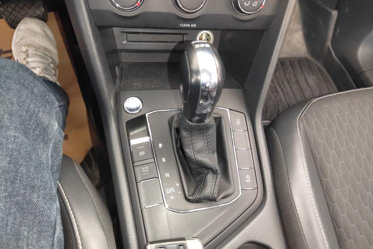 Used Volkswagen Tiguan L 2017 330TSI Automatic Two-Wheel Drive Luxury Edition
