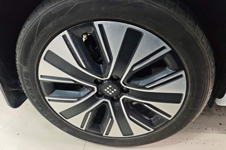 Used  E5 PLUS 2025 165 km Long-Range Version 7 Seats
