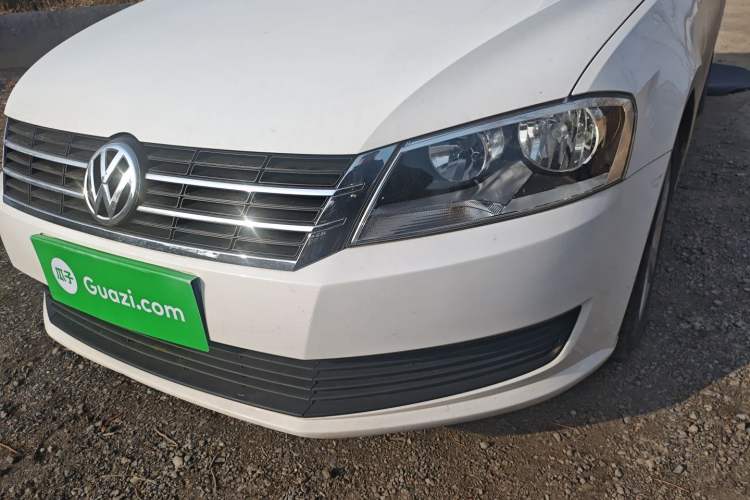 Used Volkswagen Gran Lavida 2013 1.6L Manual Fashion Model