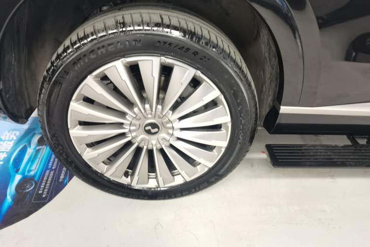 Used ONVO Luxeed L90 2025 Model—Ultra Six-Seater Version
