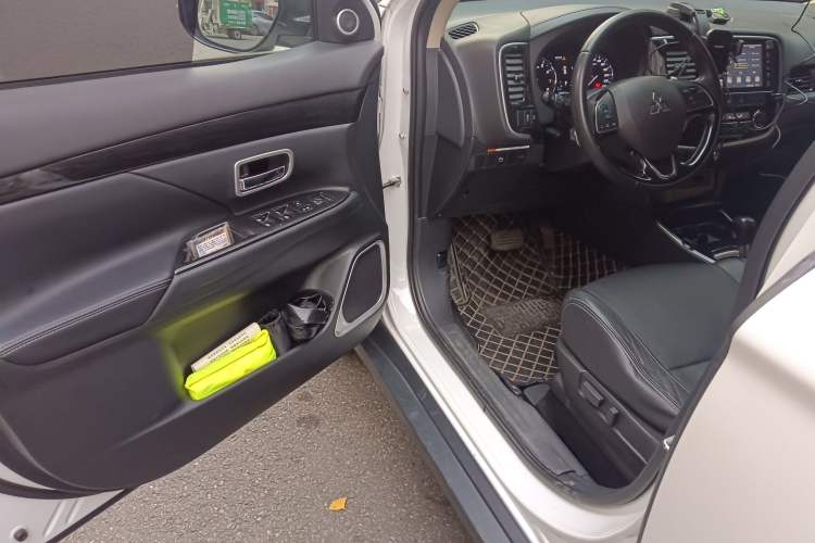 Used Mitsubishi Outlander 2018 2.4L 4x4 Elite Edition 5 Seats
