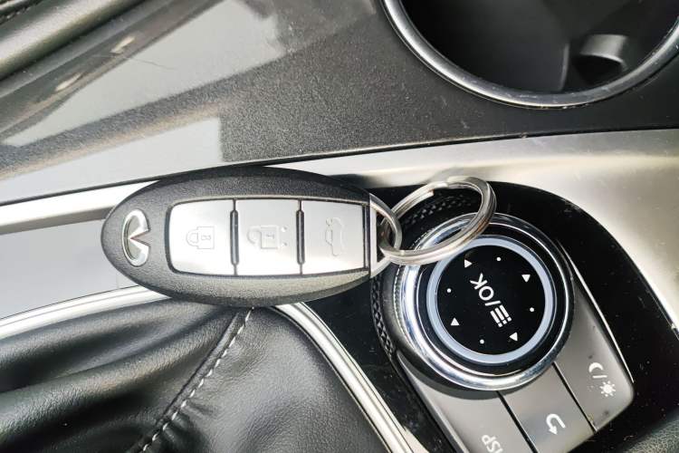 Used Infiniti Q50L 2018 2.0T Comfort Edition China VI Standard
