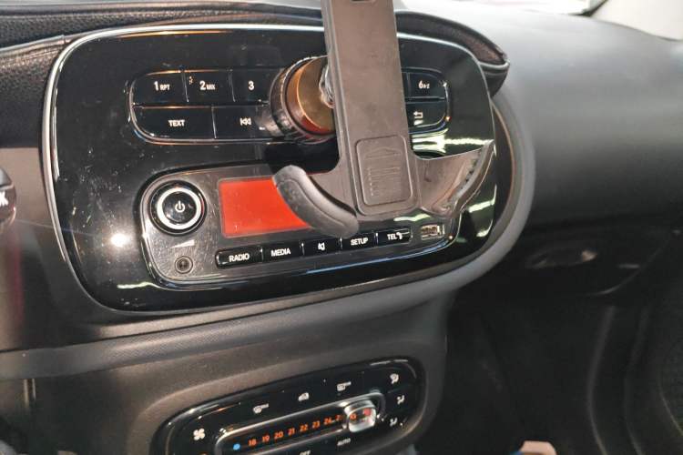 Used  fortwo 2015 1.0L 52 kW hardtop Dynamic version
