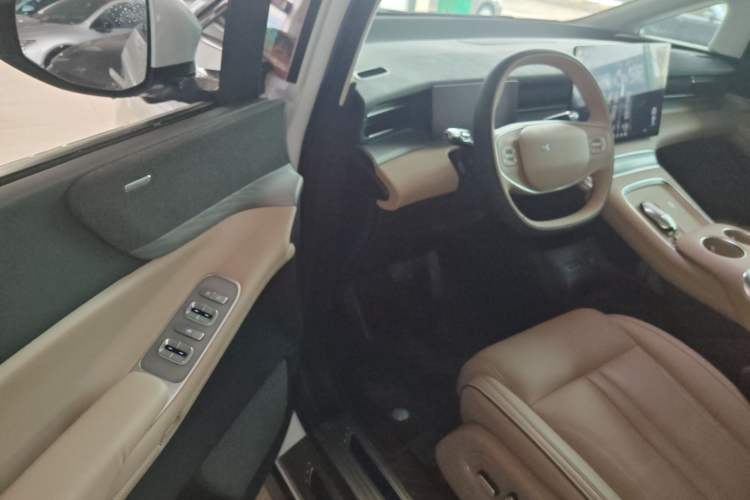 Used XPeng X9 2024 702 Ultra-Long Range Pro
