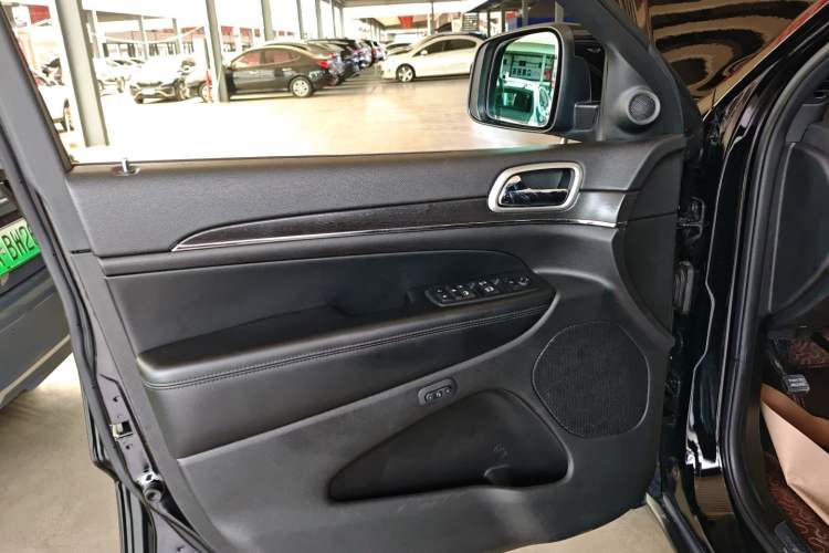 Used  Grand Cherokee 2017 3.0L Comfort Navigation Edition
