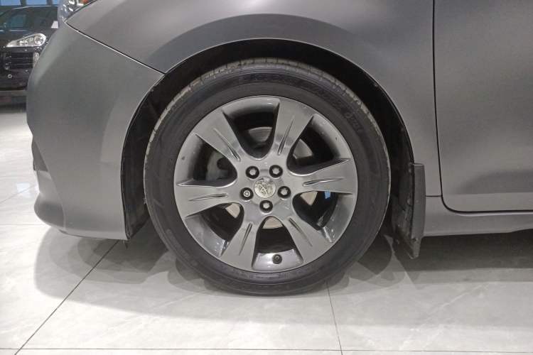 Used Toyota Sienna (Parallel Import) 2015 3.5L Automatic 7-Seater Parallel Import