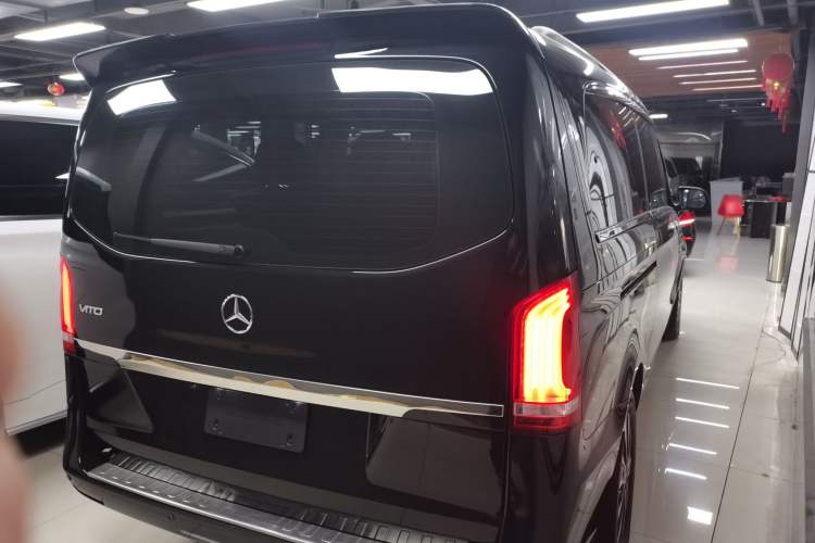 Used Mercedes-Benz Vito 2023 2.0T Elite Version 7 Seats
