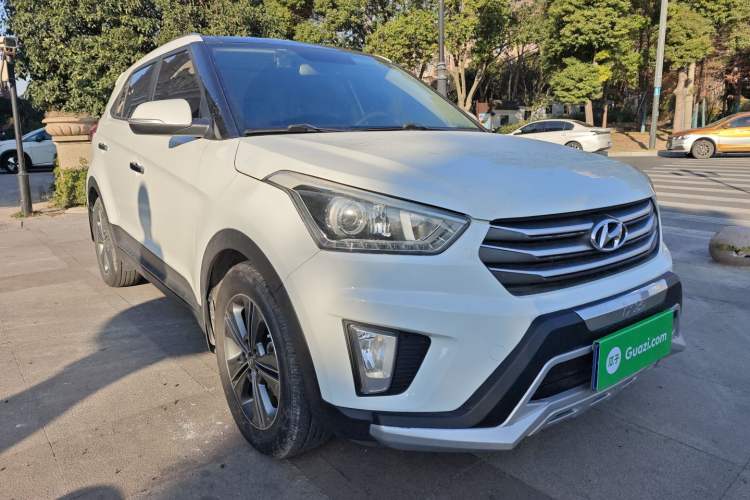 Used Hyundai ix25 2015 1.6L Automatic Two-Wheel-Drive Deluxe DLX Model