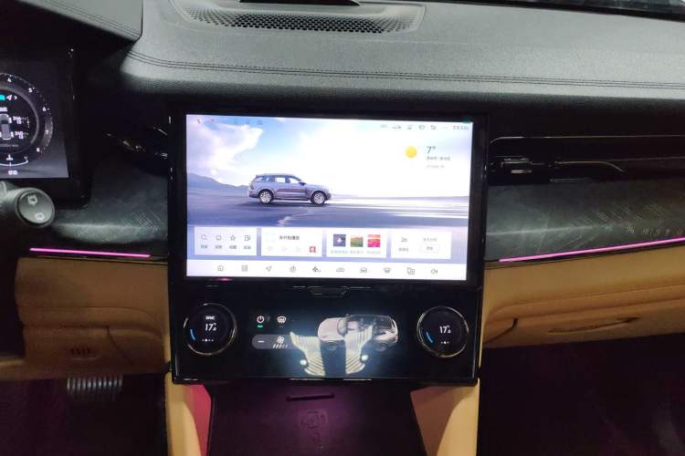 Used Lynk & Co 09 2021 2.0T Halo Six-Seater