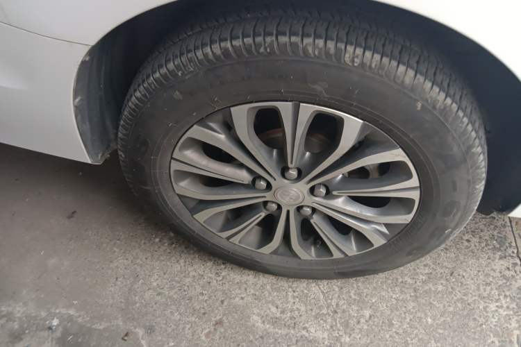 Used Buick GL8 2023 Facelifted Land Cruiser Executive Luxury Version