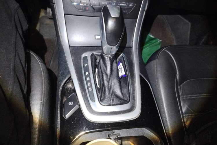 Used Ford Edge 2015 2.0T GTDi Two-Wheel-Drive High-Line Version