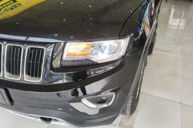 Used  Grand Cherokee (Import) 2014 3.0L Comfort Navigation Edition
