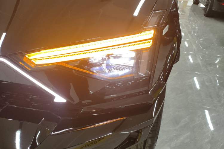 Used  M817 2025 Pro model
