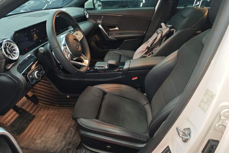 Used Mercedes-Benz A-Class 2022 Revised Version A 200 L Sport Sedan Fashionable Style