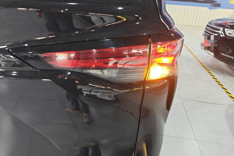 Used Toyota Granvia 2024 2.5L Hybrid Comfort Edition
