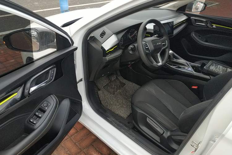 Used Roewe i5 2021 1.5L CVT Platinum Edition
