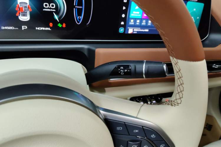 Used ORA Good Cat 2022 400km Standard Range Luxury Version Lithium Iron Phosphate
