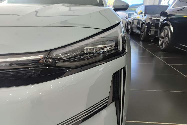 Used  L6 2025 EM-i 60km Launch Edition
