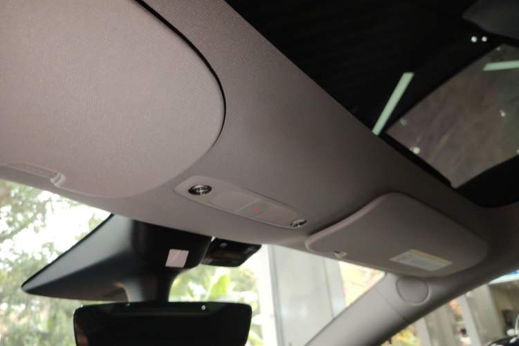 Used Tesla Model Y 2022 Long-Range All-Wheel-Drive Version
