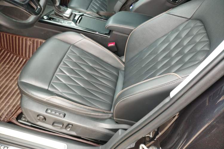 Used Volkswagen Passat 2020 Revised Version 330TSI Luxury Edition China VI Standard
