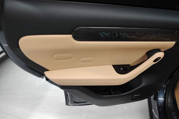 Used Leapmotor C11 2024 Range-Extended 300 Luxury Edition
