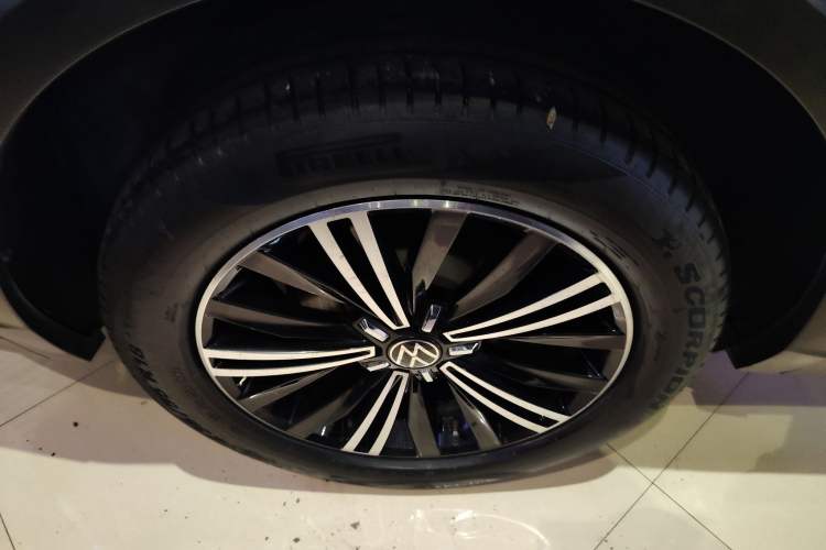 Used Volkswagen Tiguan L 2021 330TSI Automatic Two-Wheel Drive Smart Edition
