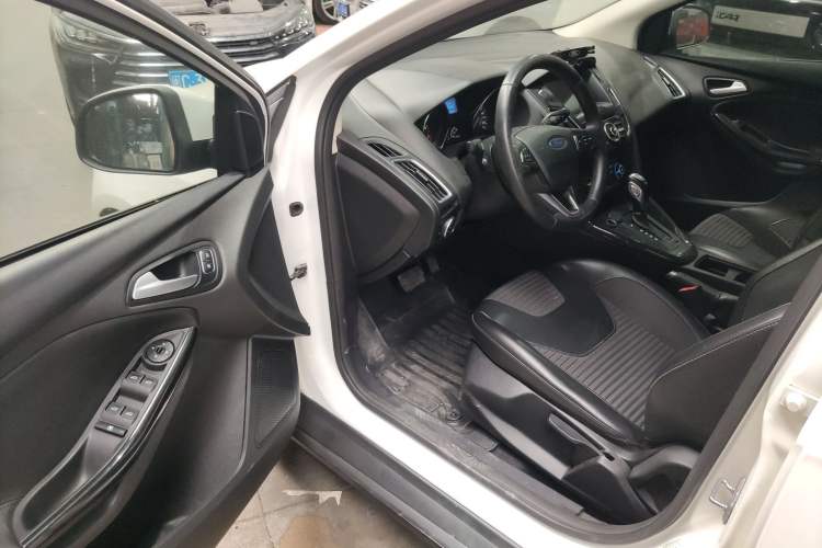 Used Ford Focus 2018 Hatchback Classic 1.6L Automatic Trendy SmartDrive Edition