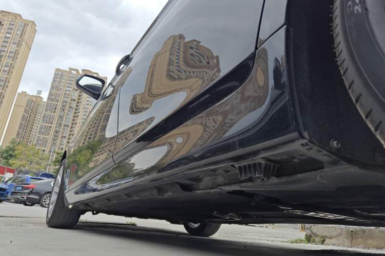 Used BMW 5 Series 2014 535Li Leading Model
