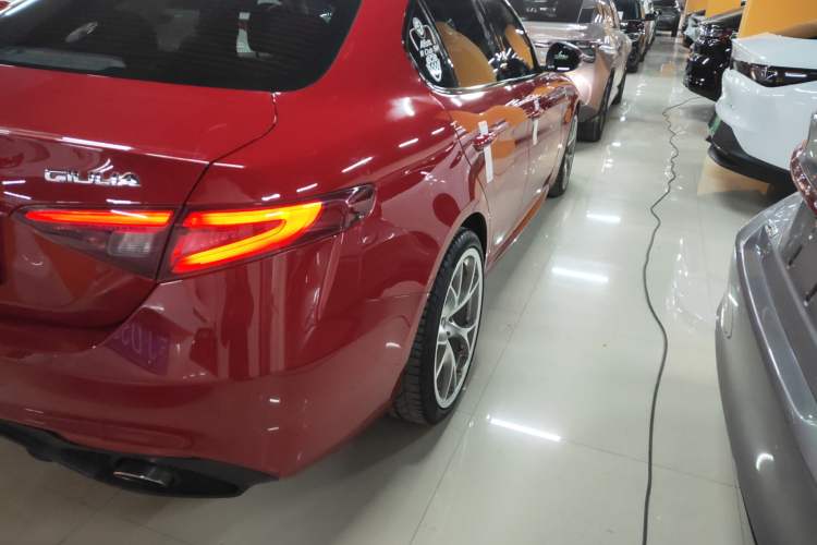 Used Alfa Romeo Giulia 2017 2.0T 200HP Luxury Edition
