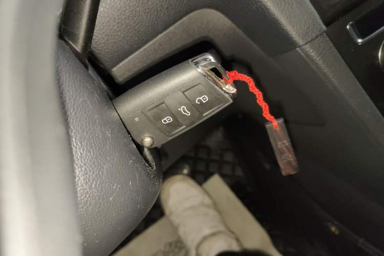 Used Volkswagen Golf 2017 1.6L Automatic Comfort Million-Vehicle Anniversary Edition
