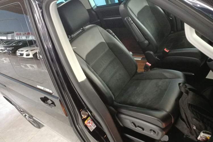 Used Volkswagen Multivan 2018 2.0 TSI 4x4 Style Edition 7 Seats
