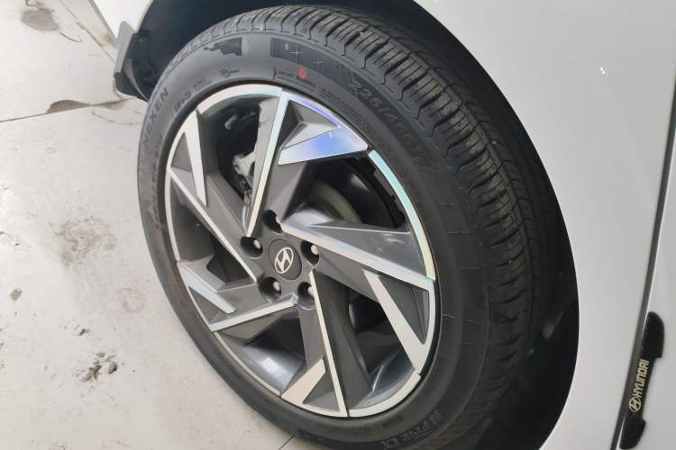 Used Hyundai Elantra 2023 1.5L CVT LUX Prestige Edition