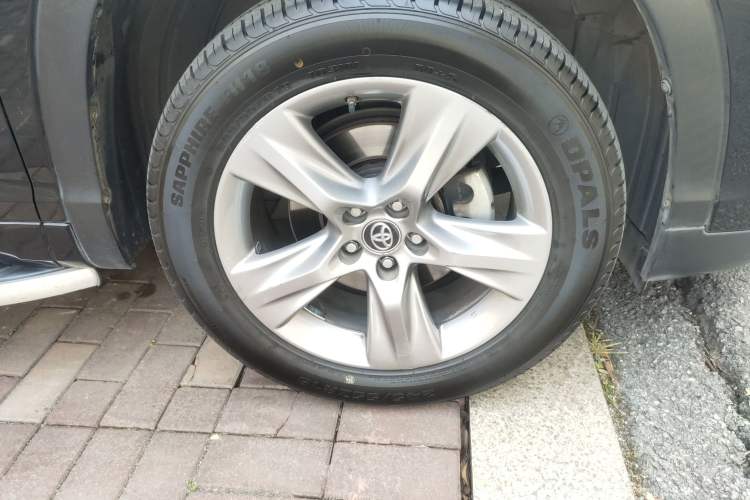 Used Toyota Highlander 2018 2.0T Four-Wheel Drive Prestige Version 7 Seats China V Emission Standard
