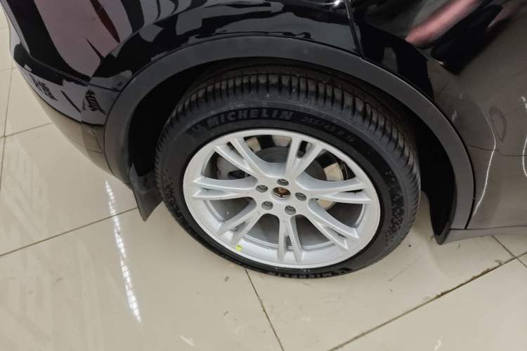 Used Tesla Model Y 2022 Long-Range All-Wheel-Drive Version