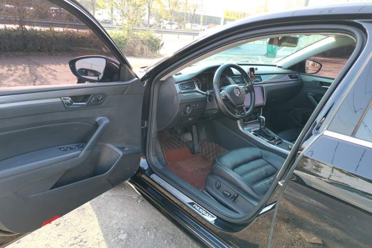 Used Volkswagen Passat 2017 330TSI DSG Luxury Edition
