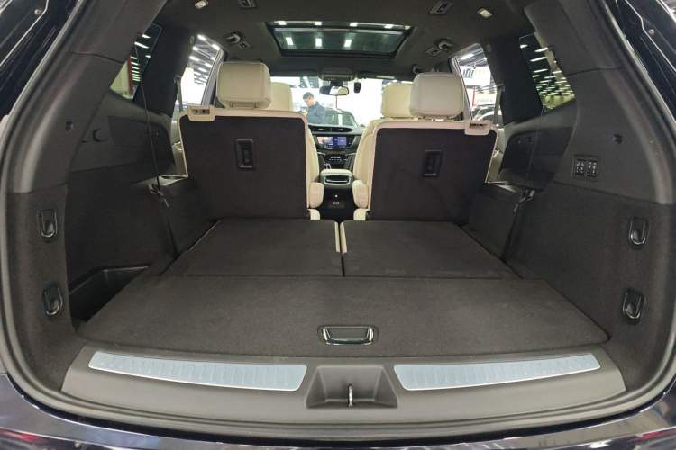 Used Cadillac XT6 2020 28T Six-Seater Luxury Sporty Enjoy-the-Comfort Safety Edition