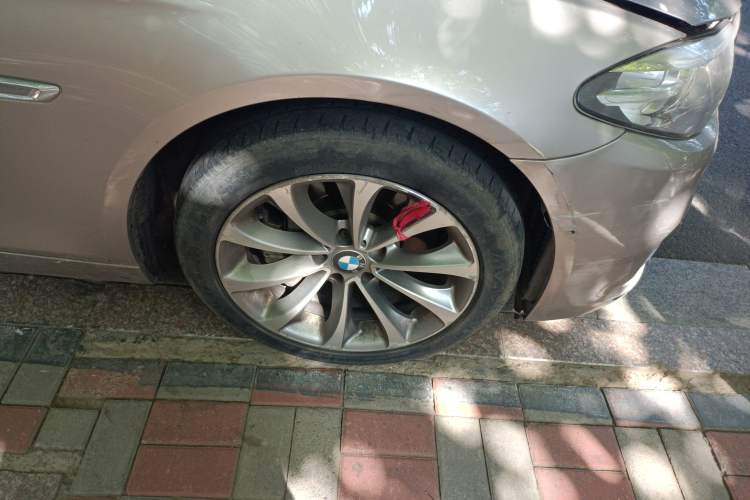 Used BMW 5 Series 2014 528Li Leading Model
