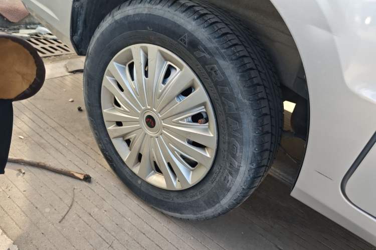 Used Wuling Hongguang V 2022 1.5L Jingqu Version Hydraulic Power Steering LAR