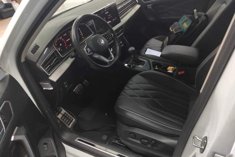 Used Volkswagen Tiguan L 2023 330TSI Automatic Two-Wheel Drive R-Line Enjoyment Edition
