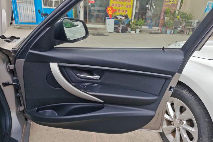 Used BMW 3 Series 2015 316Li Fashion Model
