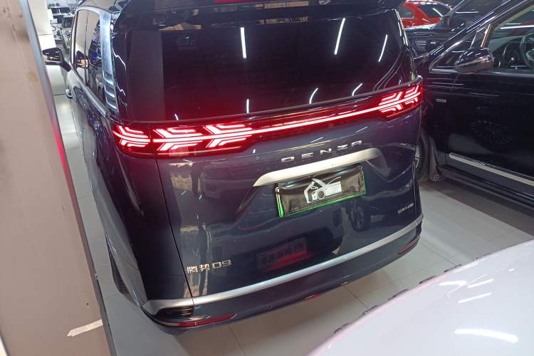 Used Denza D9 2022 DM-i 970 Four-Wheel Drive Flagship Model
