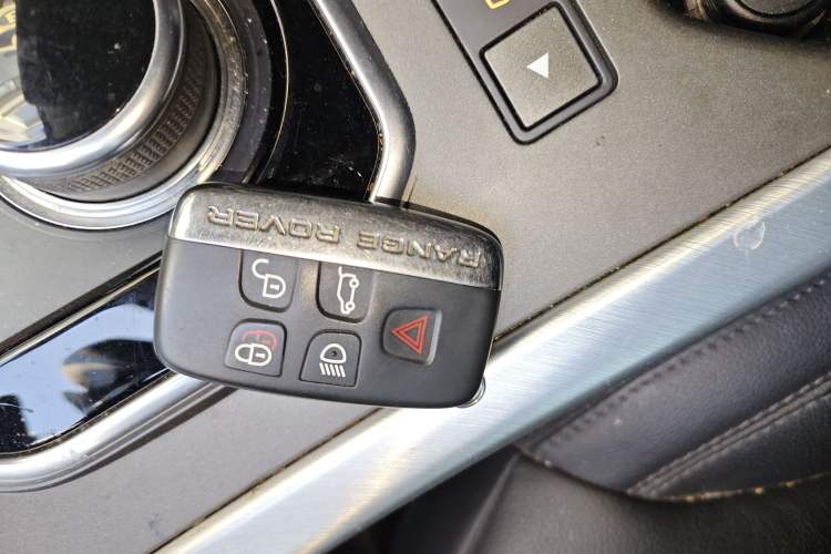 Used Land Rover Range Rover Evoque 2018 240 PS SE Smart Brilliance Edition