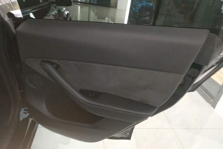 Used Tesla Model Y 2021 Long-Range All-Wheel-Drive Version 3D7
