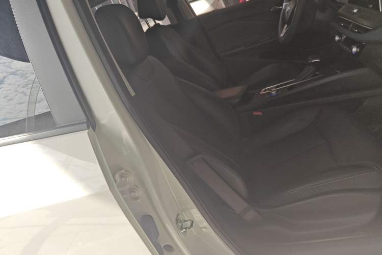 Used Buick Velite 6 2023 Revised Version 430 km Range – Commuter Edition