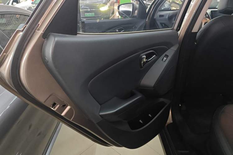 Used Hyundai ix35 2015 2.0L Automatic 2WD Smart Version China V Standard
