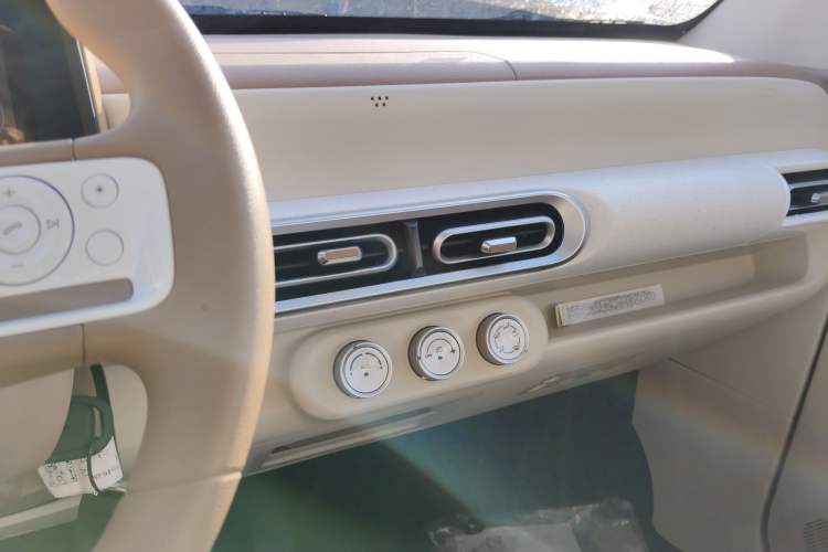 Used Wuling Hongguang MINIEV 2024 3rd Generation 215km Youth Edition
